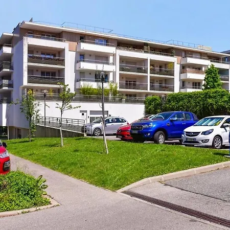 Beautiful With Terrace Apartment Annecy